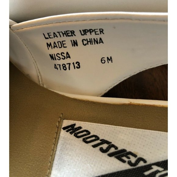 WOMENS MOOTSIE TOOTSIEs CLOSED TOE STAP BACK LOW HEEL SHOES 6M like New - Picture 6 of 7